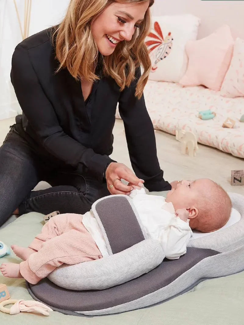 Babywig voor het ledikant